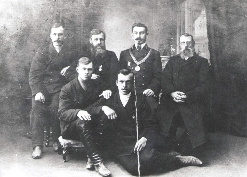 Далматово, 1913 год. Гедеонов Павел Васильевич (первый справа) и его сын Гедеонов Андрей Павлович